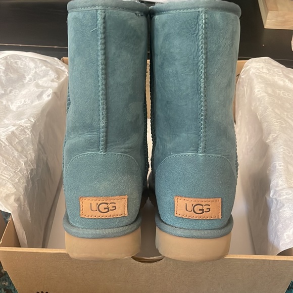 UGG W Classic Short II size 7 Balsam - Picture 2 of 5